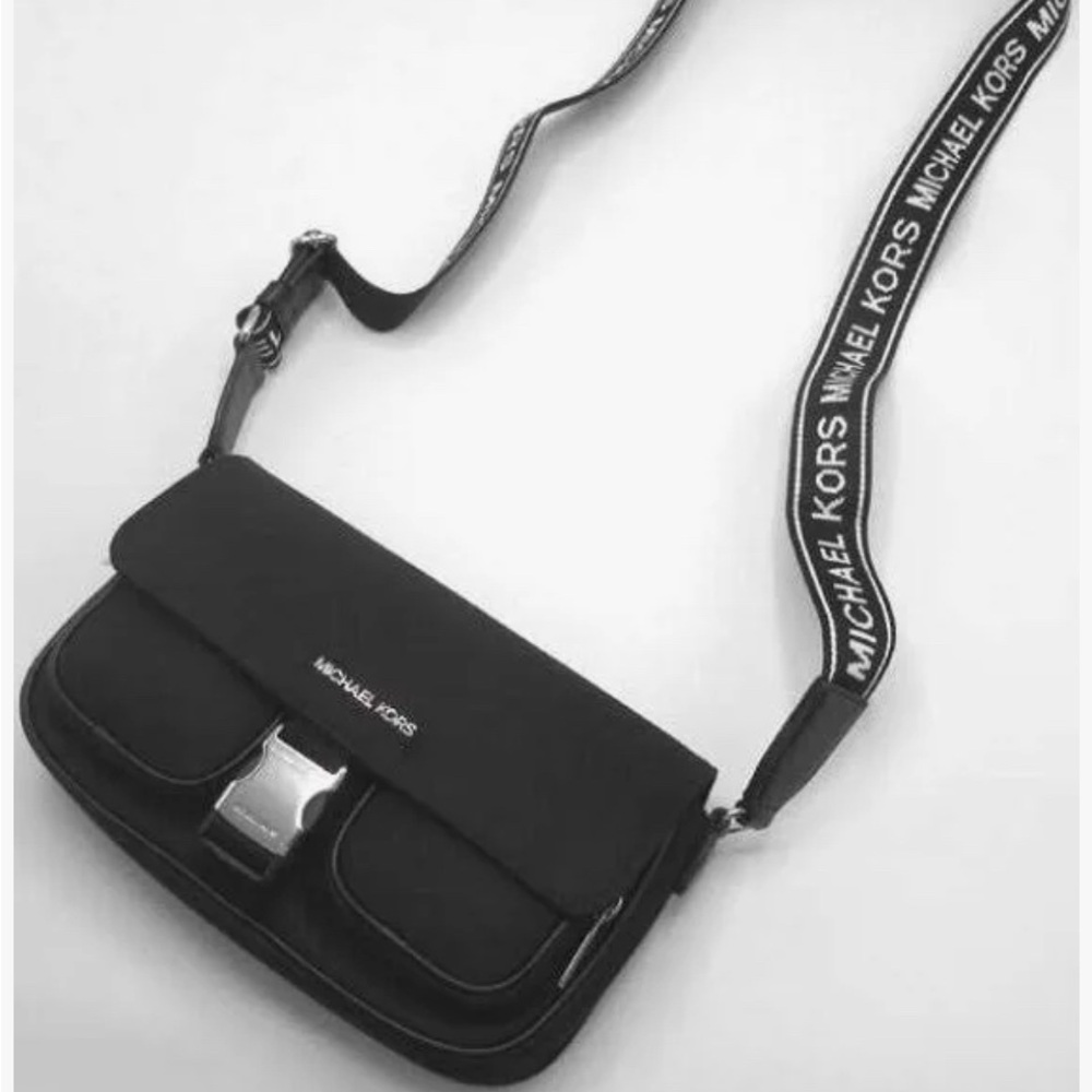 Michael Kors Khai Medium Messenger Bag NWT - Picture 16 of 16